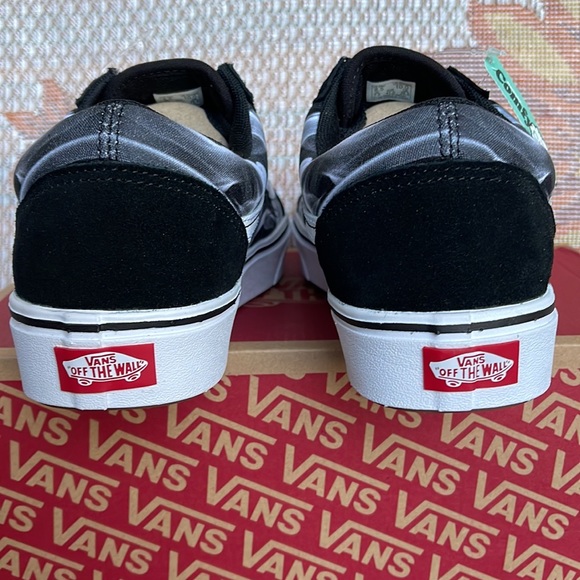 Vans WMNS Comfycush Old Skool 
After Dark Black/White
VN0A5DYCBZW
sneakers - Picture 14 of 16